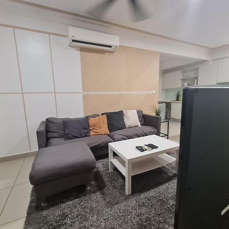 Lovely 3-Bedroom Serviced Apartment @ Cyberjaya Esterno foto