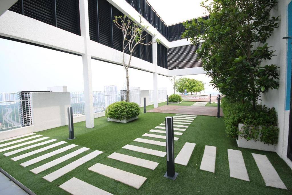 Lovely 3-Bedroom Serviced Apartment @ Cyberjaya Esterno foto