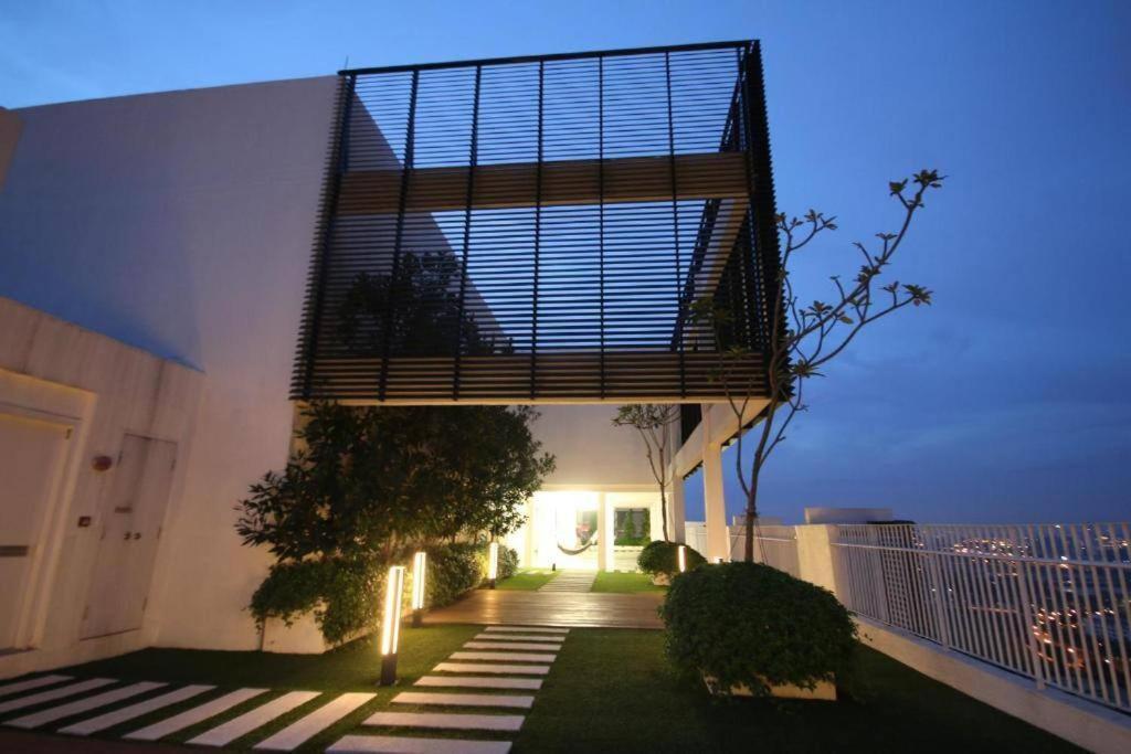 Lovely 3-Bedroom Serviced Apartment @ Cyberjaya Esterno foto