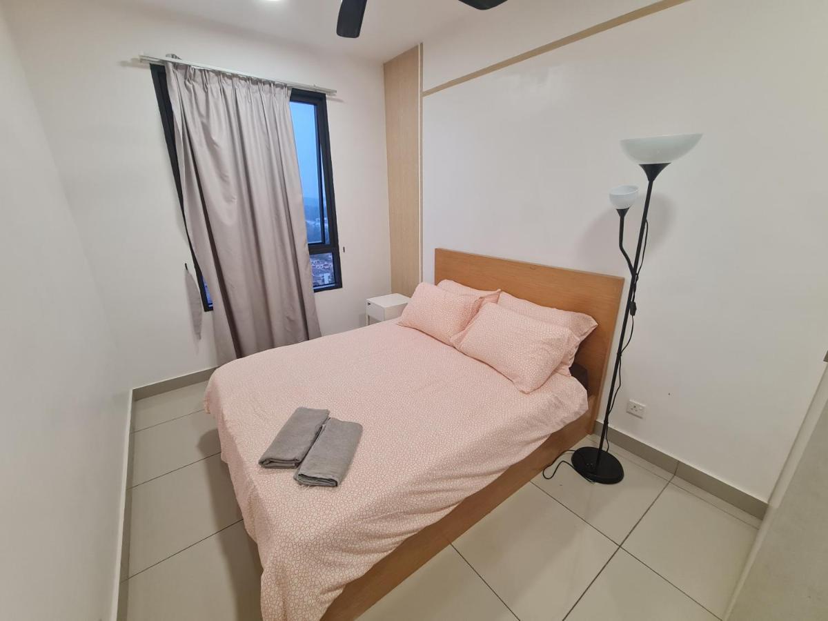 Lovely 3-Bedroom Serviced Apartment @ Cyberjaya Esterno foto