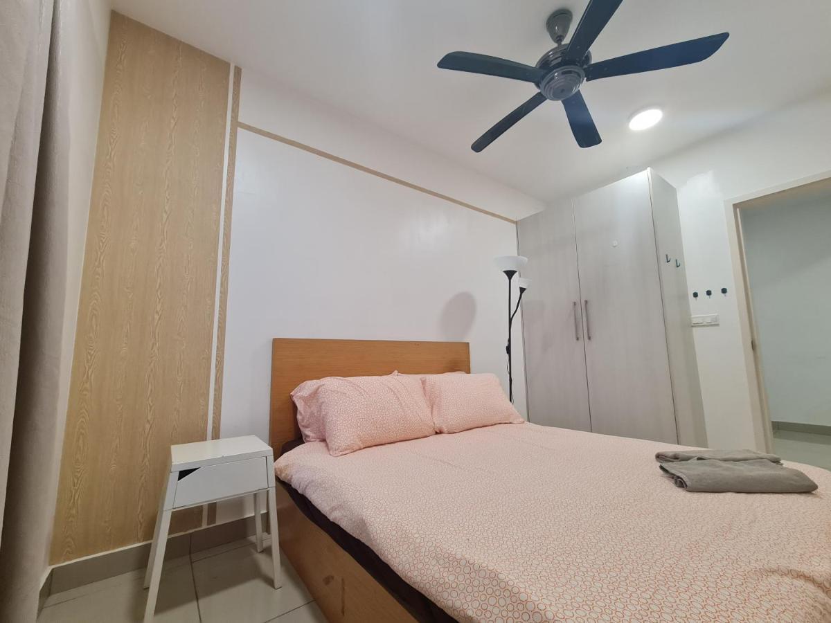 Lovely 3-Bedroom Serviced Apartment @ Cyberjaya Esterno foto