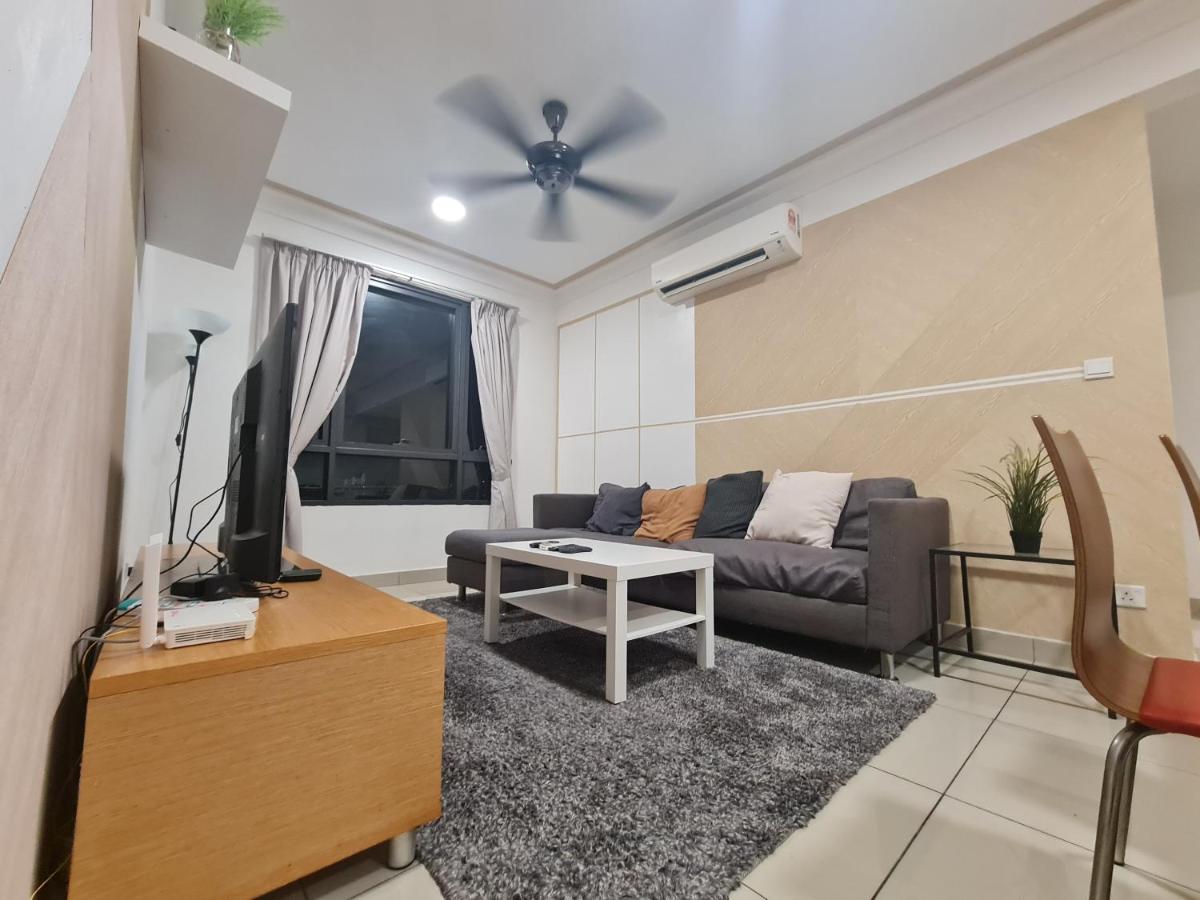 Lovely 3-Bedroom Serviced Apartment @ Cyberjaya Esterno foto
